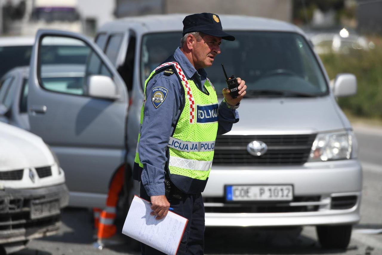 Šibenik: U prometnoj nesreći sudjelovalo nekoliko vozila i hitna pomoć