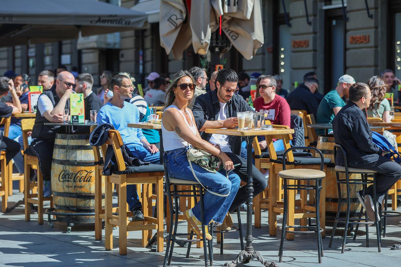 Zagreb: Sunčano uskršnje jutro u središtu grada