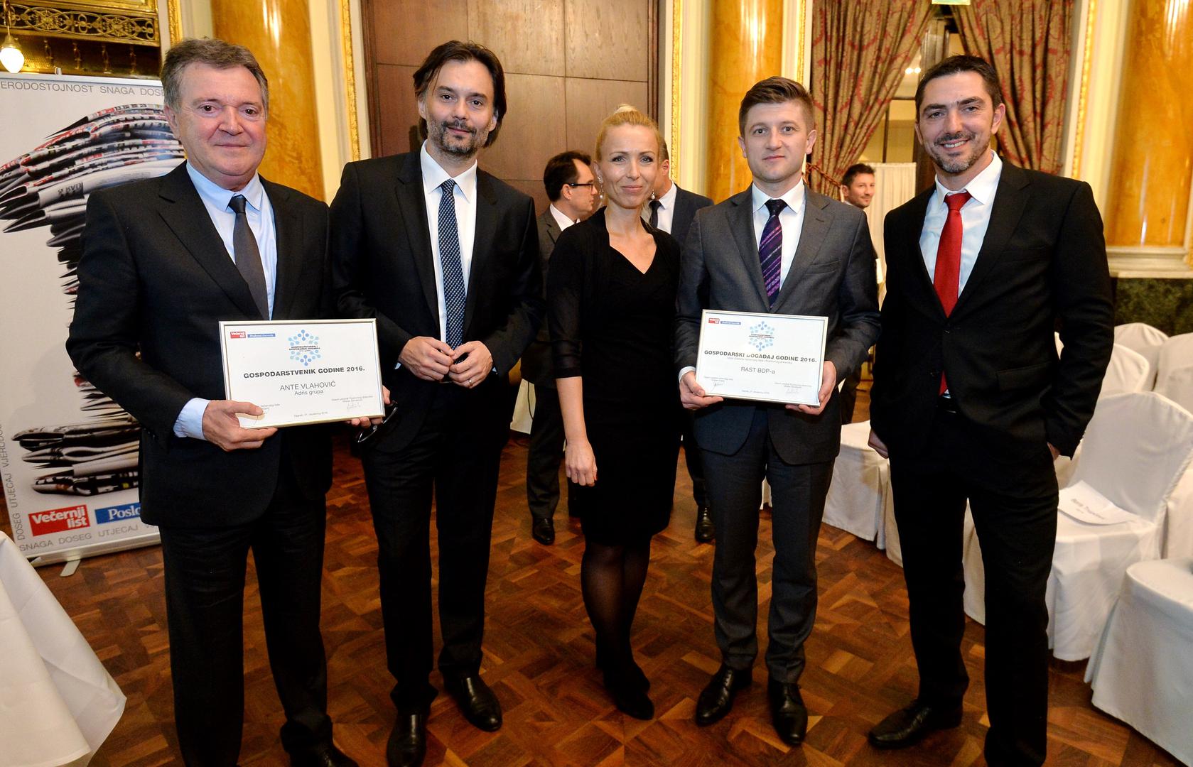 Lanjski laureati predsjednik uprave Adris Grupe Ante Vlahović i ministar financija Zdravko Marić s predsjednicom uprave Večernjeg lista Andreom Borošić, Draženom Klarićem, glavnim urednikom Večernjeg lista i njegovim zamjenikom Mislavom Šimatovićem