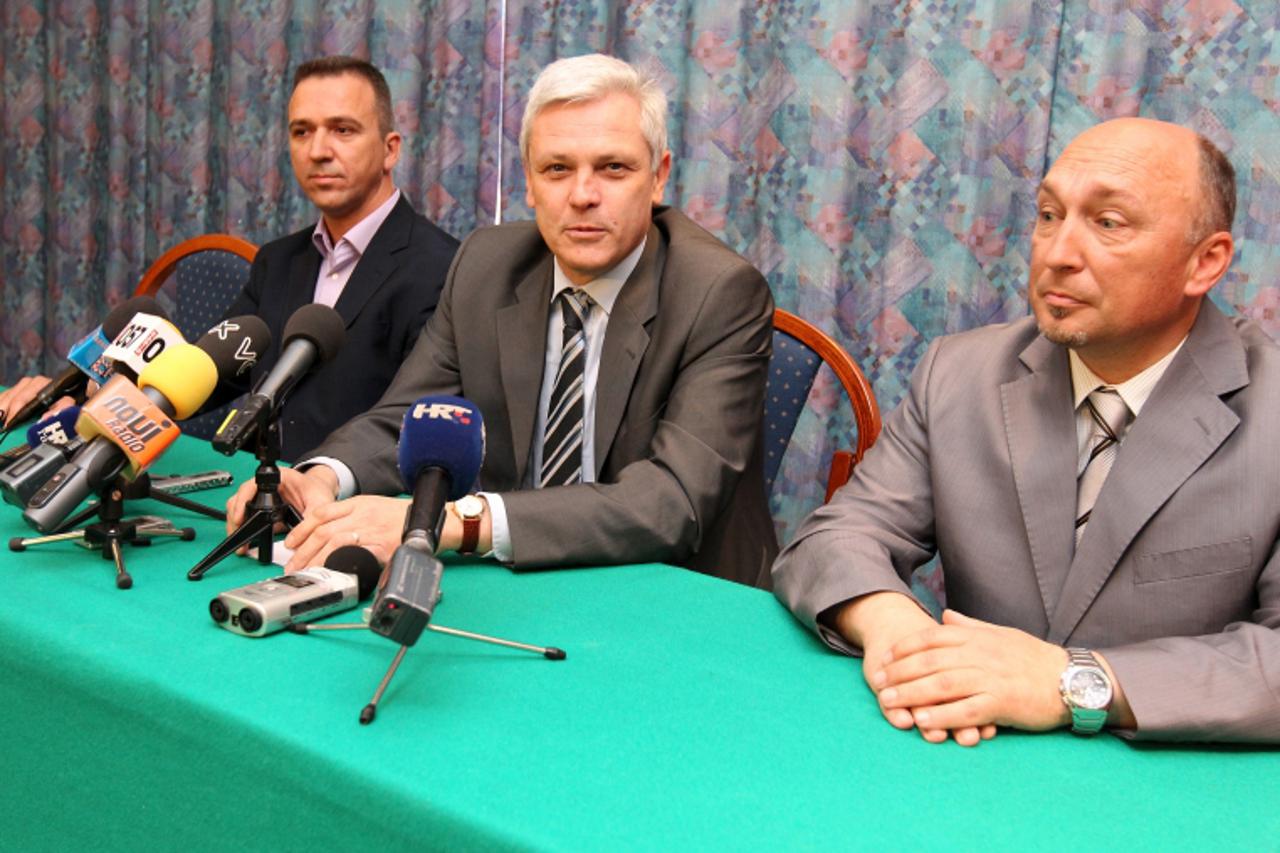 '20.05.2010. Zadar Javna tribina o aktualnim problemima hrvatskih branitelja u organizaciji udruga proizaslih iz domovinskog rata. Photo: Filip Brala/PIXSELL'