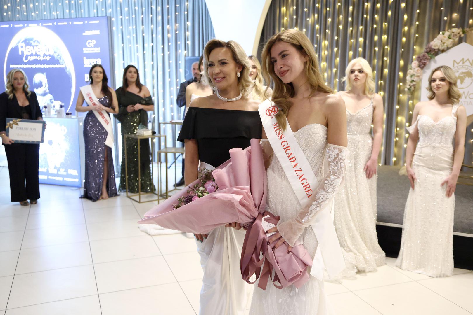 Aktivno govori engleski jezik, a svoju humanu stranu pokazuje volontiranjem u Domu Nade te doniranjem odjeće vjerujući u važnost pomaganja onima kojima je to najpotrebnije. 