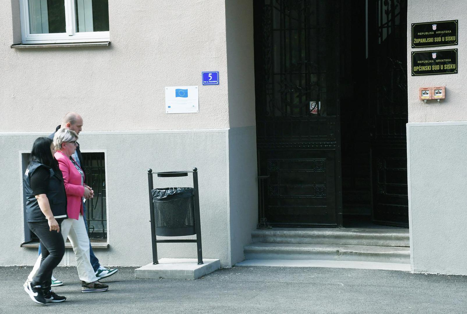 Sumnjiči ih se za počinjenje više kaznenih djela zlouporabe položaja i ovlasti te poticanja na zlouporabu položaja i ovlasti, kao i kaznenog djela utaja poreza ili carine.

