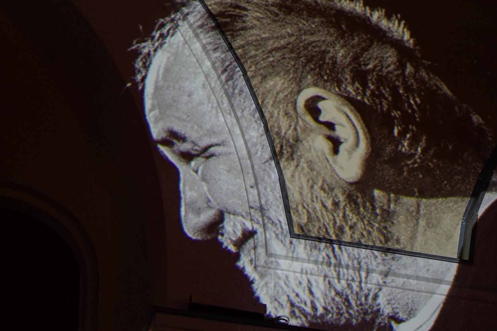 Glazbenik se u nekoliko intervjua osvrnuo na situaciju s Banja Lukom i jednom prilikom rekao je kako ga Banja Luka podsjeća na Novi Sad, ali poruke koje su dolazile iz Banja Luke davale su do znanja da nije tamo dobro došao.
