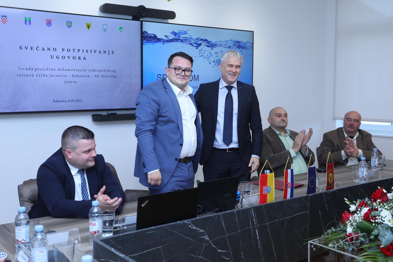 U općini Rakovica potpisani su ugovori za početak realizacije projekta gradnje magistralnog vodovoda