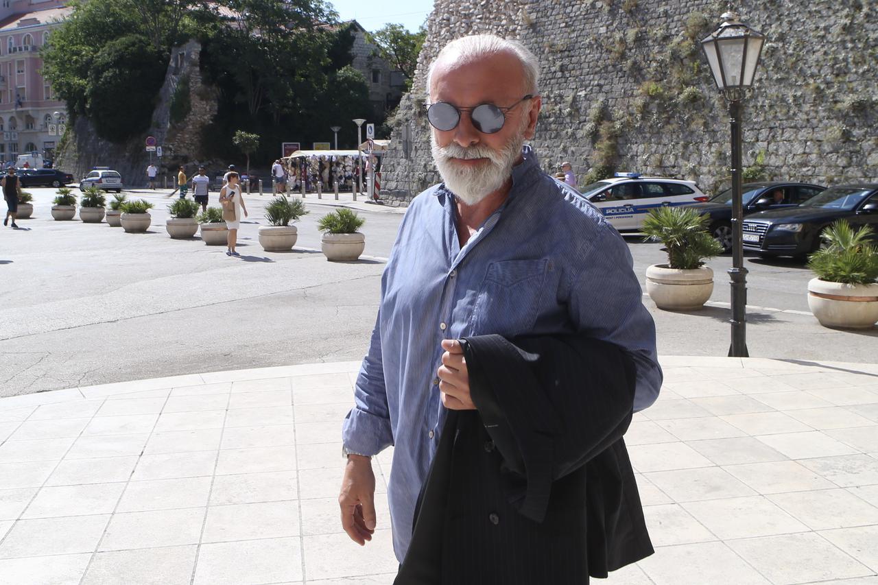 Split: Obitelj, prijatelji, suradnici i štovatelji dolaze se oprostiti od Olivera Dragojevića