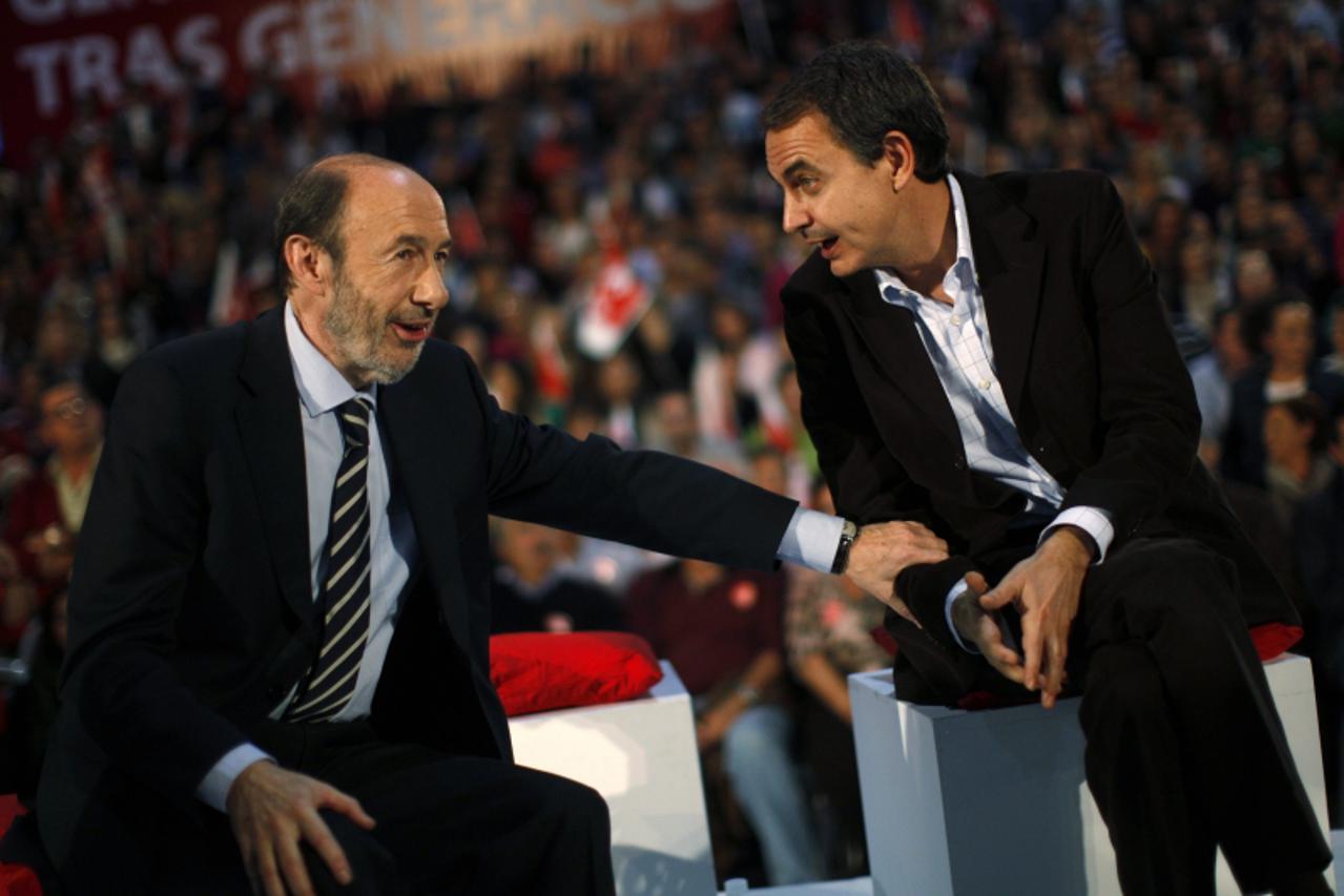 \'Prime ministerial candidate Alfredo Perez Rubalcaba (L) of the Spanish Socialist Workers\' Party (Partido Socialista Obrero Espanol) and Spain\'s Prime Minister Jose Luis Rodriguez Zapatero talk as 