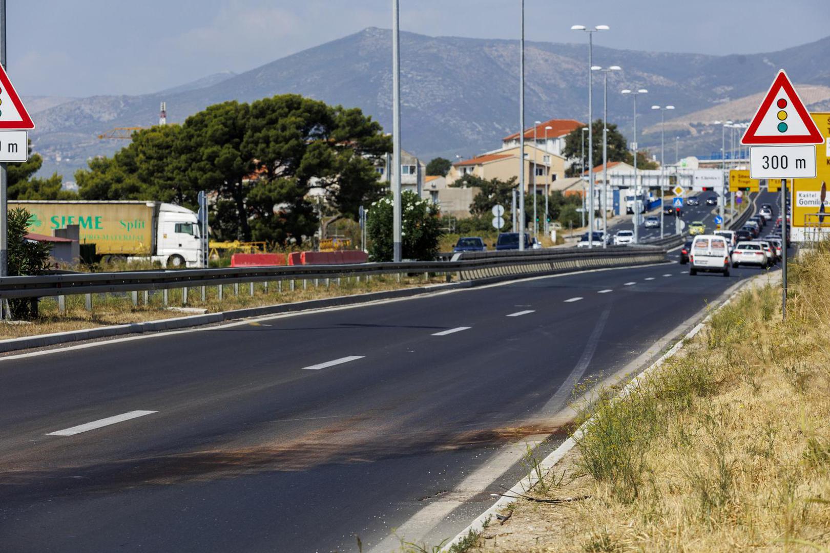 28.08.2022., Kastel Sucurac - U 01:22 sati na brzoj cesti u Kastel Sucurcu doslo je do prometne nesrece u kojoj su sudjelovali automobil i motocikl. U nesreci je poginuo vozac motocikla, Milan Livaja, otac nogometasa Hajduka Marka Livaje. Photo: Miroslav Lelas/PIXSELL