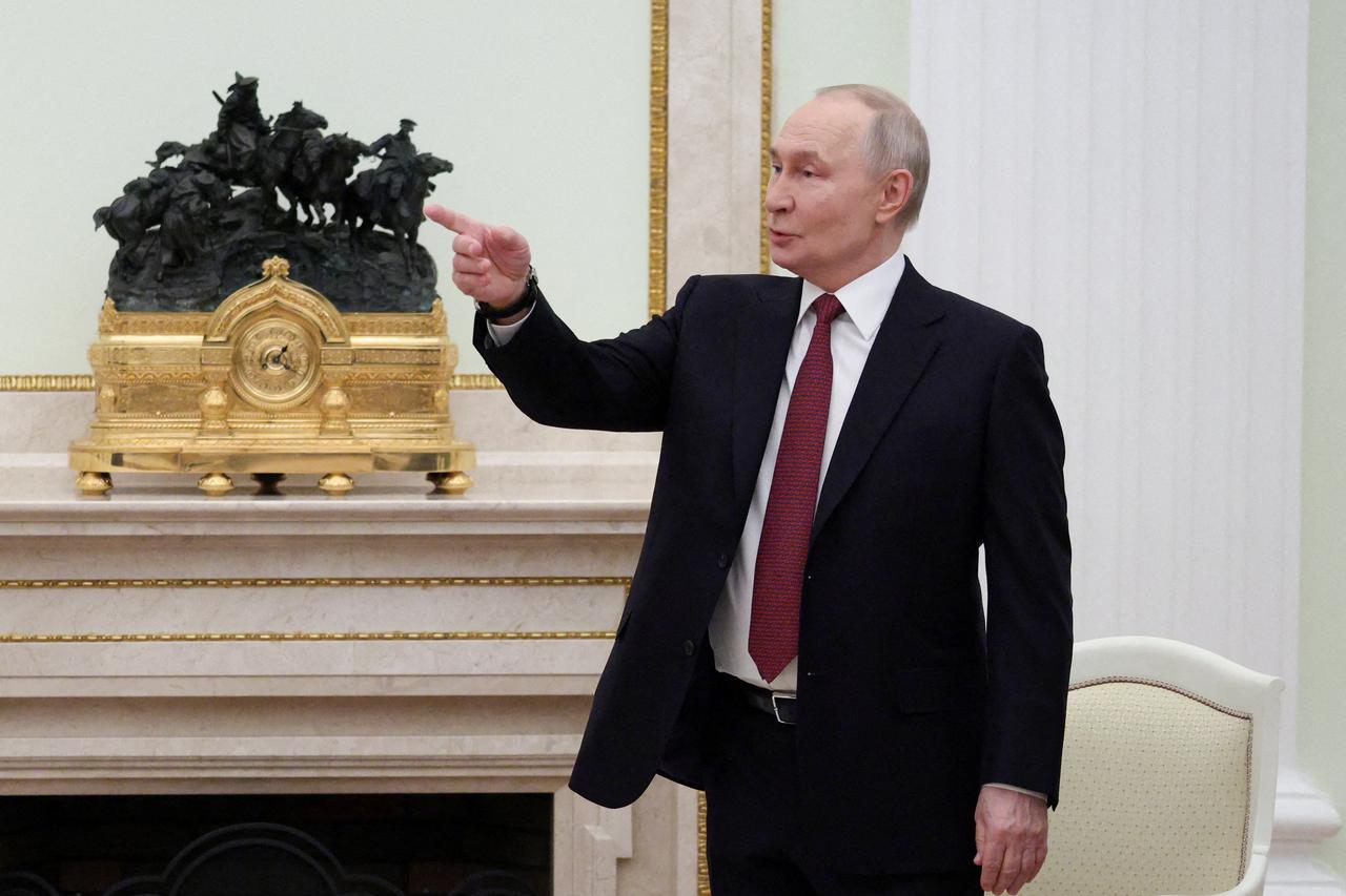 Russian President Putin meets Palestinian President Abbas in Moscow