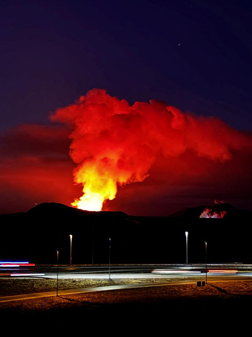 Oblaci pepela od erupcija vulkana Eyafjallajokull na jugu zemlje su se 2010. proširili na velik dio Europe, zbog čega je prizemljeno oko 100.000 letova, a evakuirano stotine Islanđana.