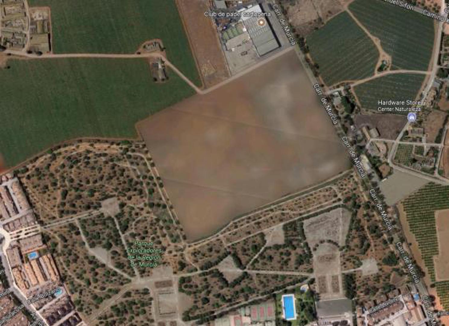 Drugo je Helipuerto De Cartagena u Los Doloresu u Španjolskoj. Naizgled na toj lokaciji nema ništa čudno, a kada pogledate prikaz ulica, to su samo polja. Zbog toga se postavlja pitanje što se na njima događa?