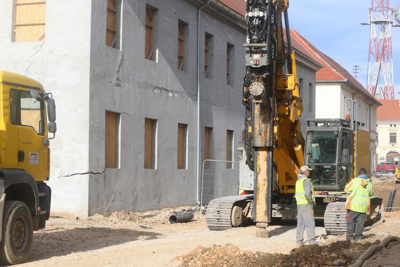 Karlovac: Pucaju zidovi na novoobnovljenoj zgradi u povijesnoj jezgri