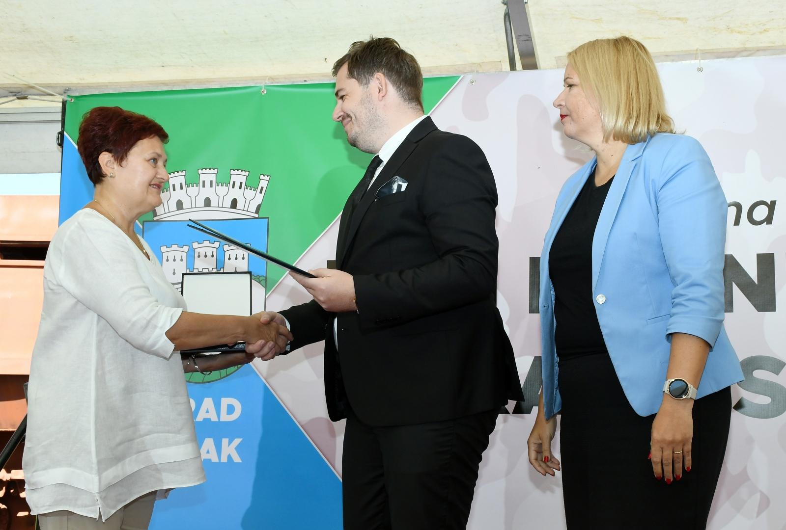 03.09.2021., Sisak - Povodom Dana branitelja grada Siska u bivsoj vojarni Barutana odrzana je svecana akademija i dodijela Plaketa Marijan Celjak - junak obrane grada Siska u Domovinskom ratu te je otvorena izlozba fotografija Mladena Knezevica-Gipsa.Photo: Nikola Cutuk/PIXSELL