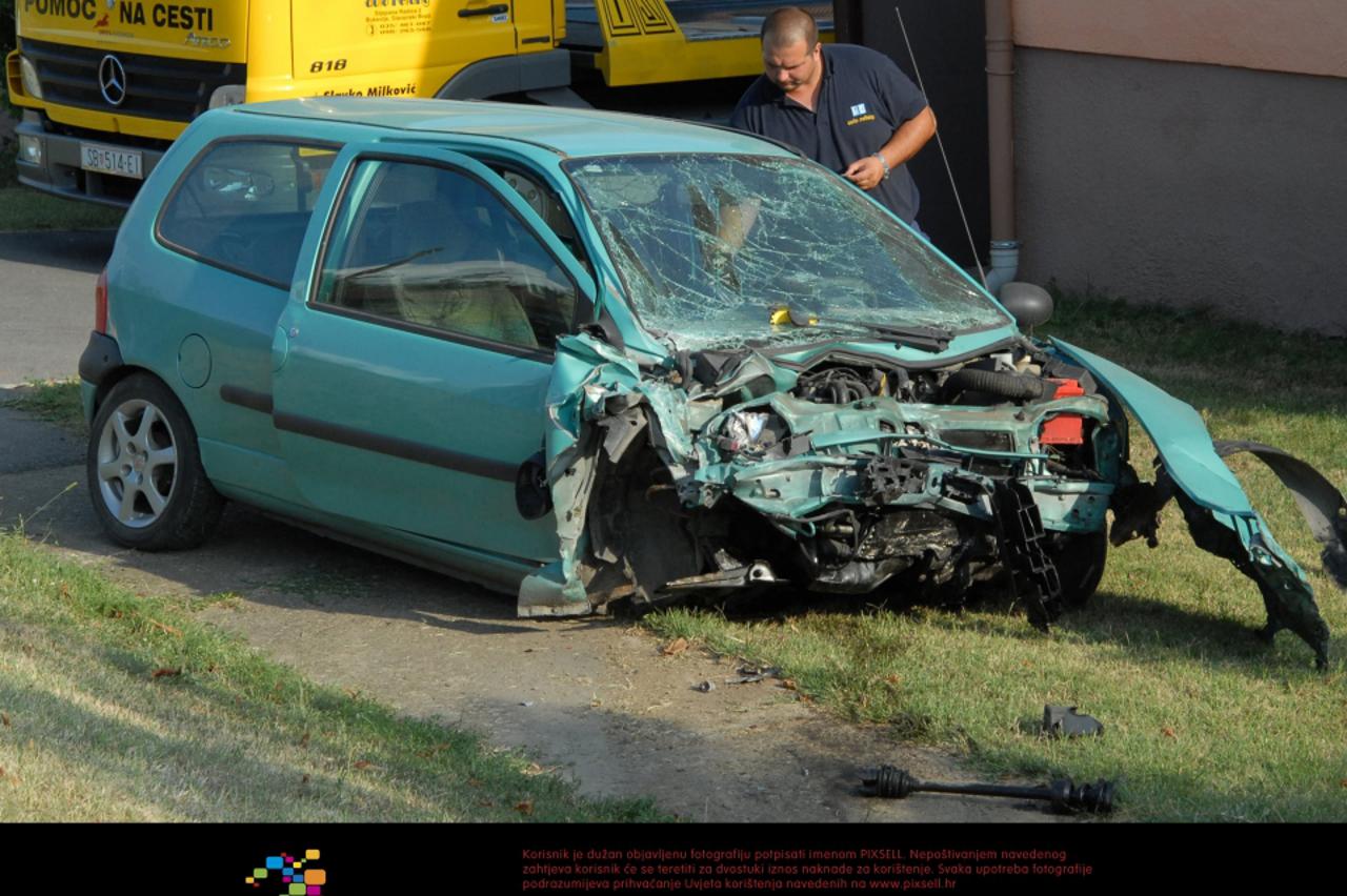 renault twingo,prometna nesreća (1)
