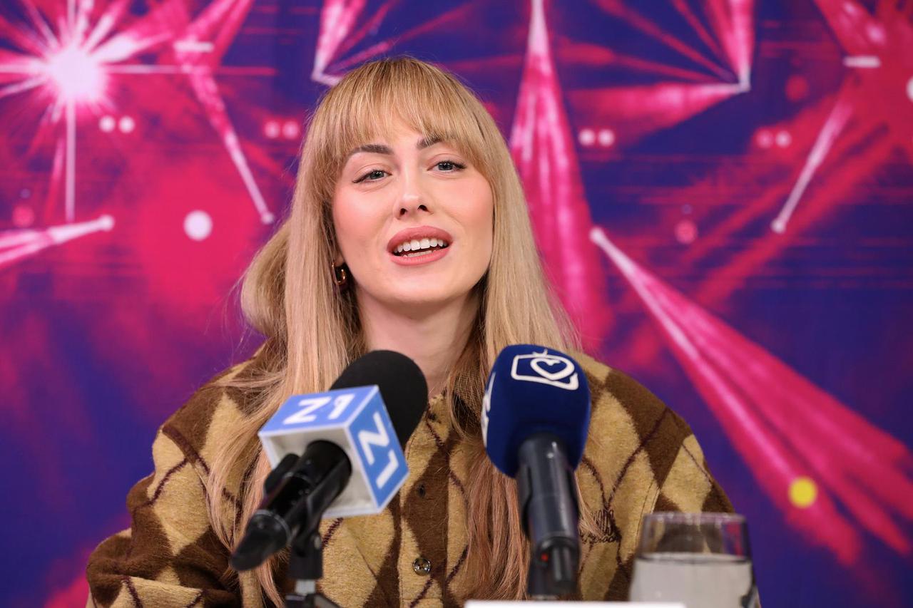 ARHIVA - Poznati pjevači nastupili u glazbenoj emisiji "HR TOP 20" 2007. godine