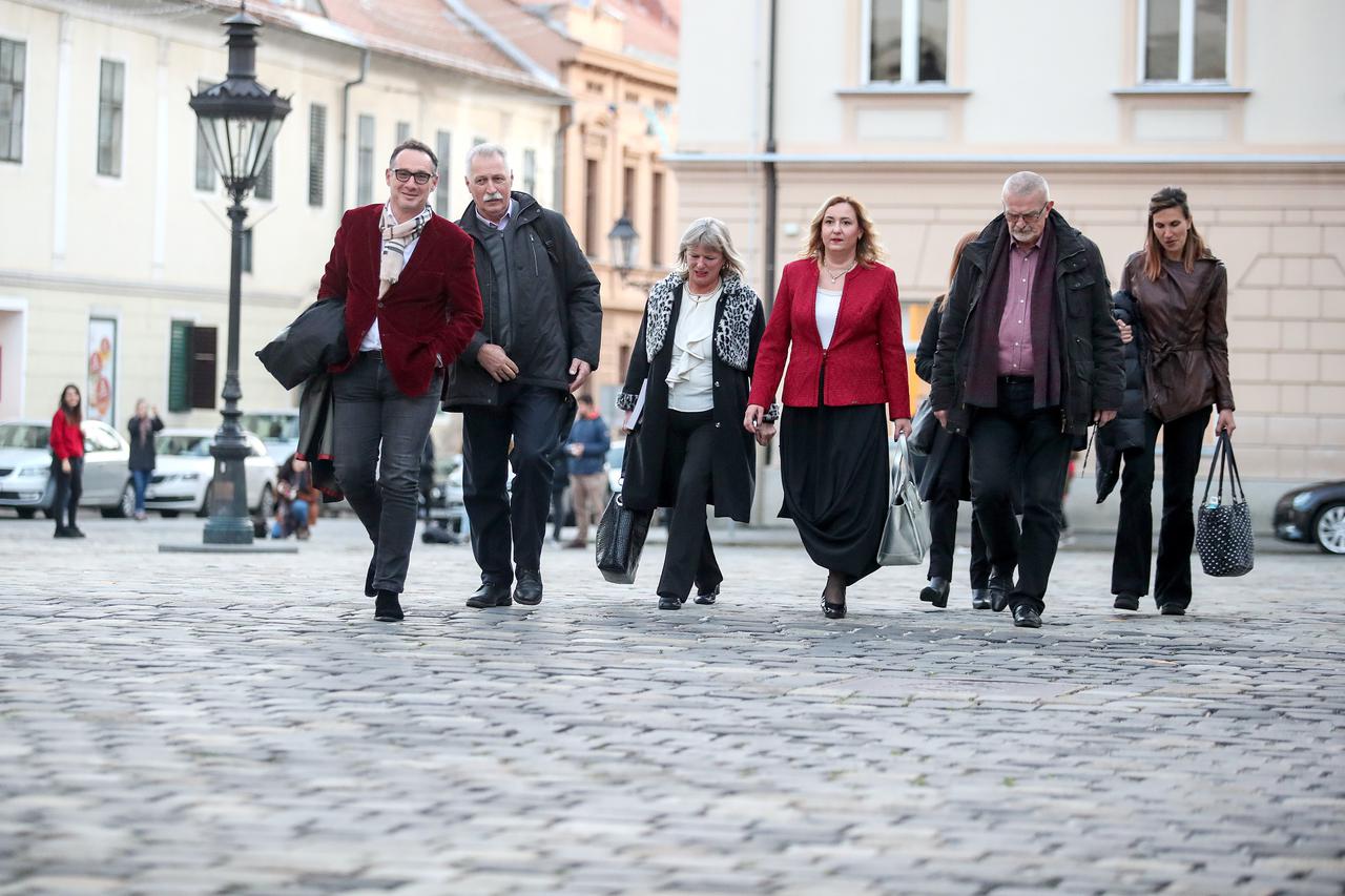 Predstavnici obrazovnih sindikata dolaze u Vladu na pregovore