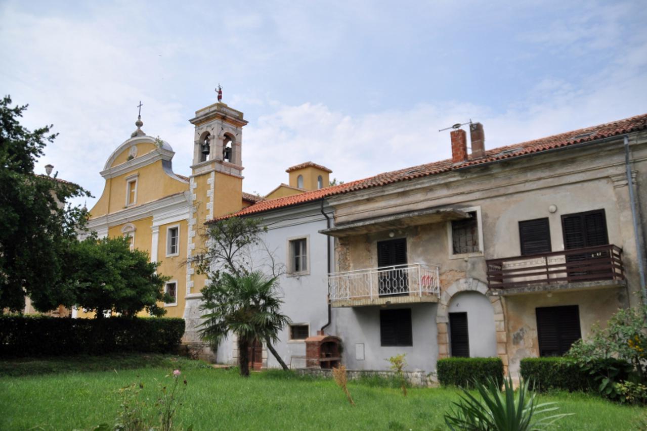 '30.07.2011-Dajla -Kompleks koji je nakada pripadao crkvi  Photo: Dusko Marusic/PIXSELL'