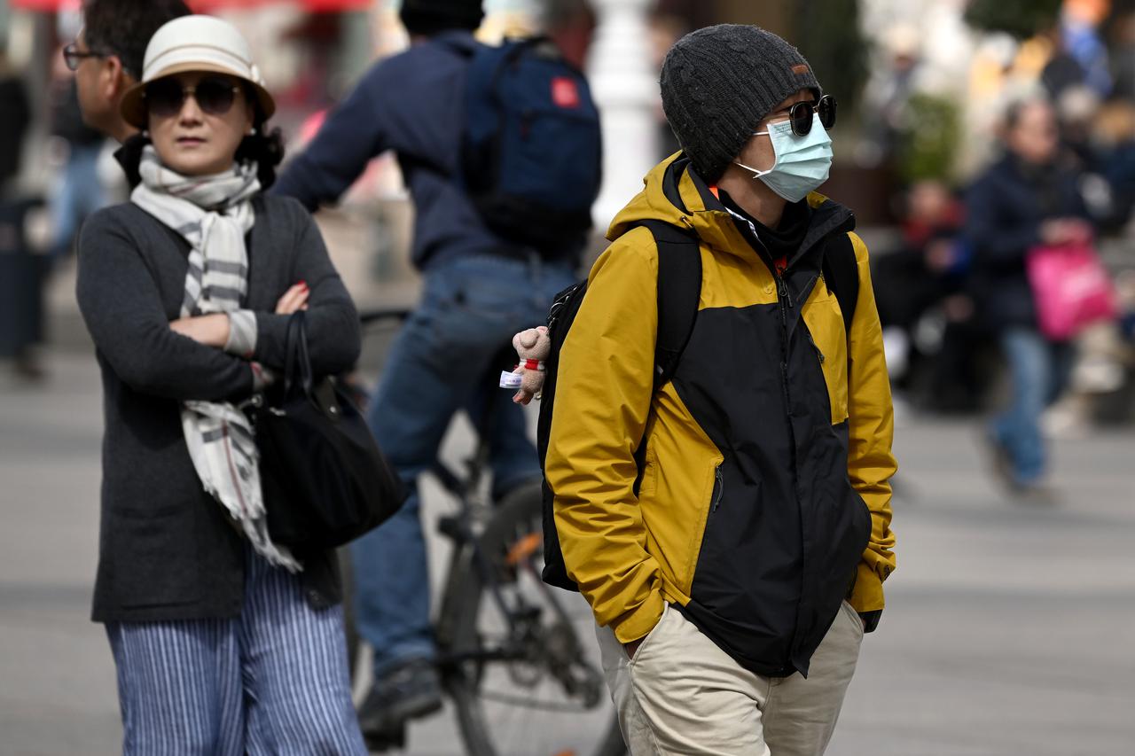 Zagreb: Iako je pandemija covida-19 pri kraju, neki ljudi još uvijek nose zaštitne maske