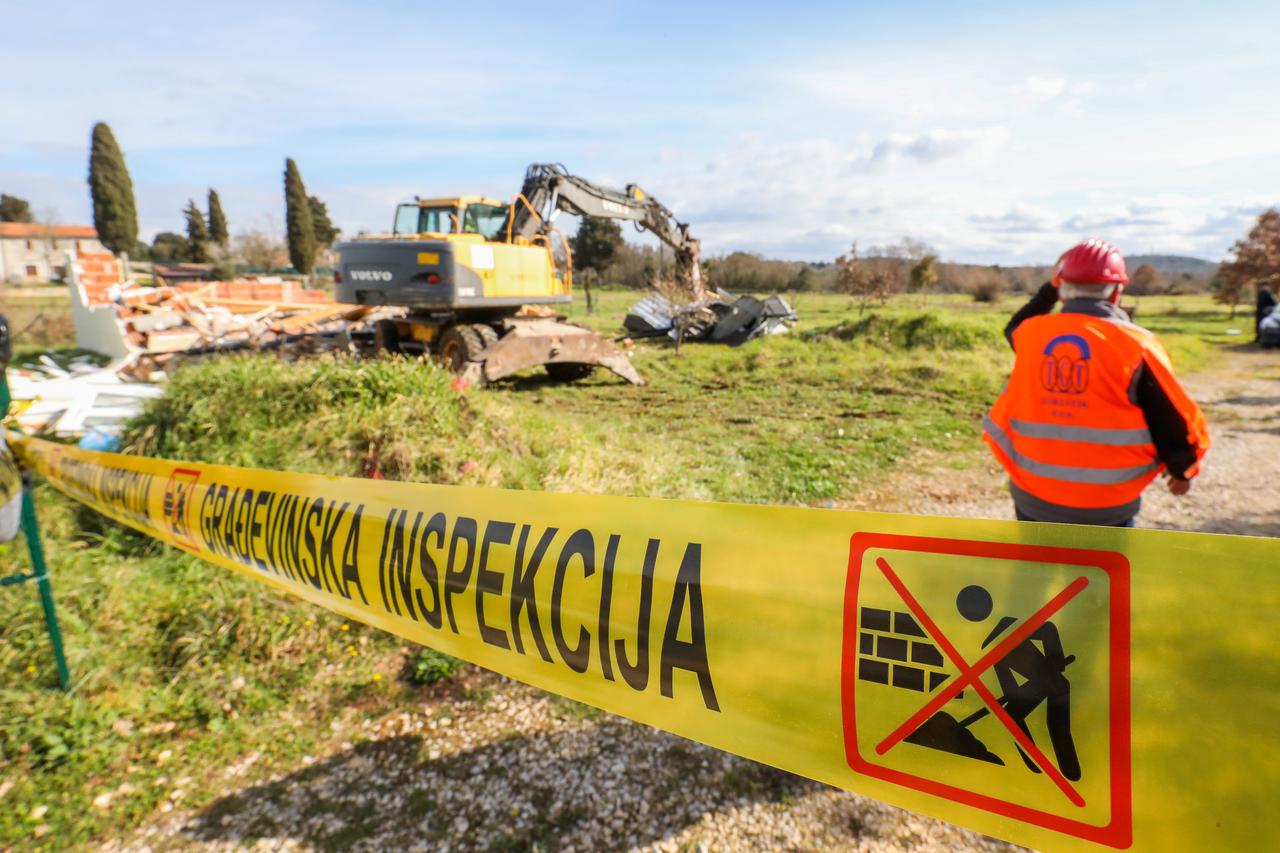 Rovinj: Počeli radovi na uklanjanju nezakonito izgrađenih građevina na području Istre