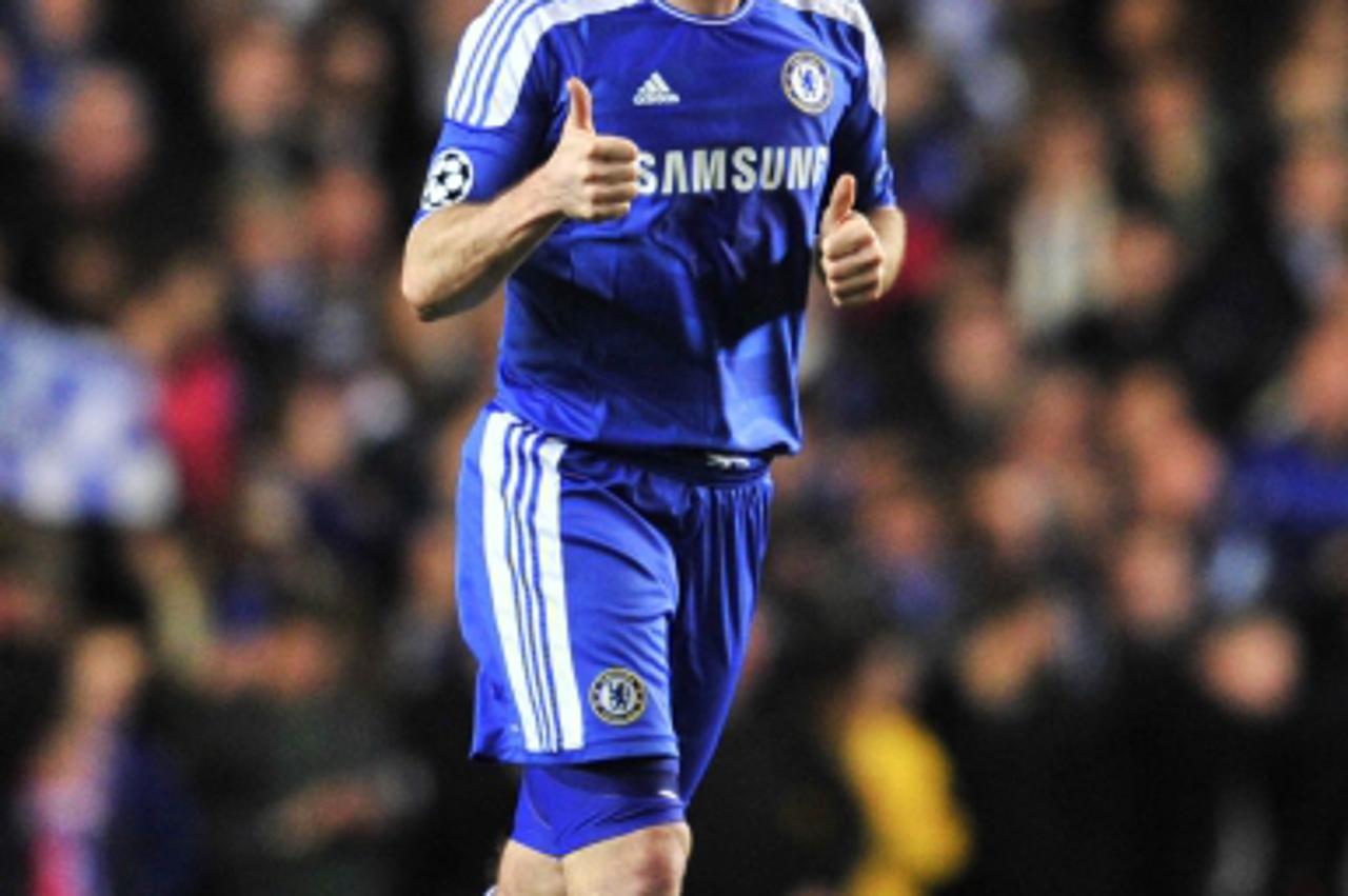 'Chelsea\'s Frank Lampard (C) celebrates after scoring a penalty against Benfica during their UEFA Champions League quarter-final, second-leg, football match at Stamford Bridge in West London on April