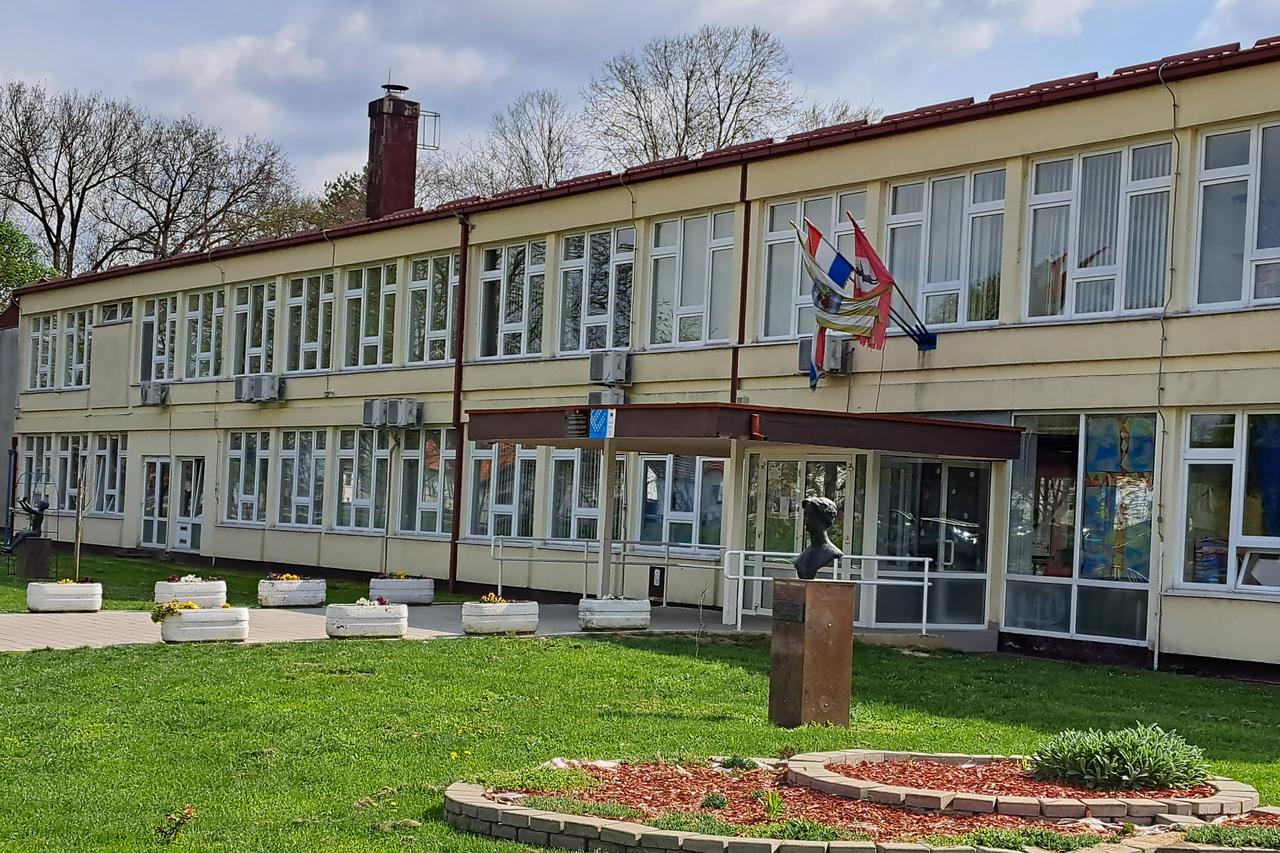 Osnovna škola Ivane Brlić Mažuranić u Andrijaševcima/Rokovcima broji 316 učenika
