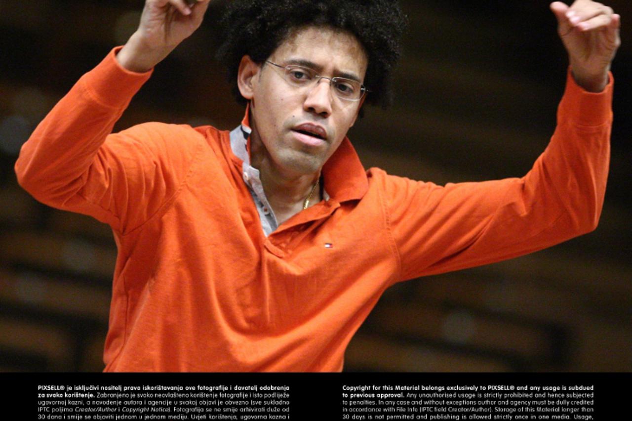 '04.02.2013., Zagreb - Rafael Payare, mladi dirigent iz Venezuele, pobjednik dirigentskog natjecanja Nicolai Malko 2012.g., odrzao je probu s Zagrebackom filharmonijom u koncertnoj dvorani Vatroslava 