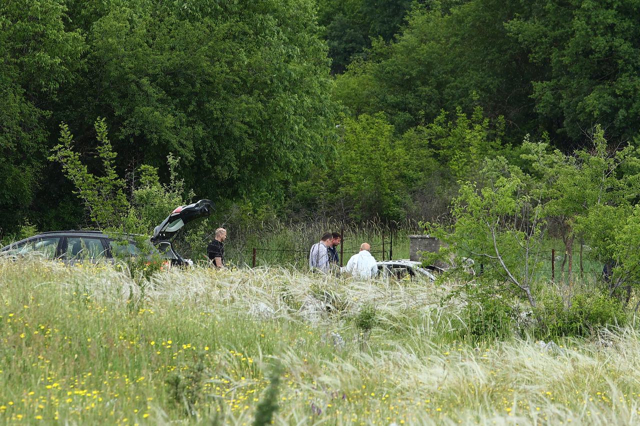 Dugopolje: U polju pronađen izgoren automobil u kojem se nalazilo tijelo osobe