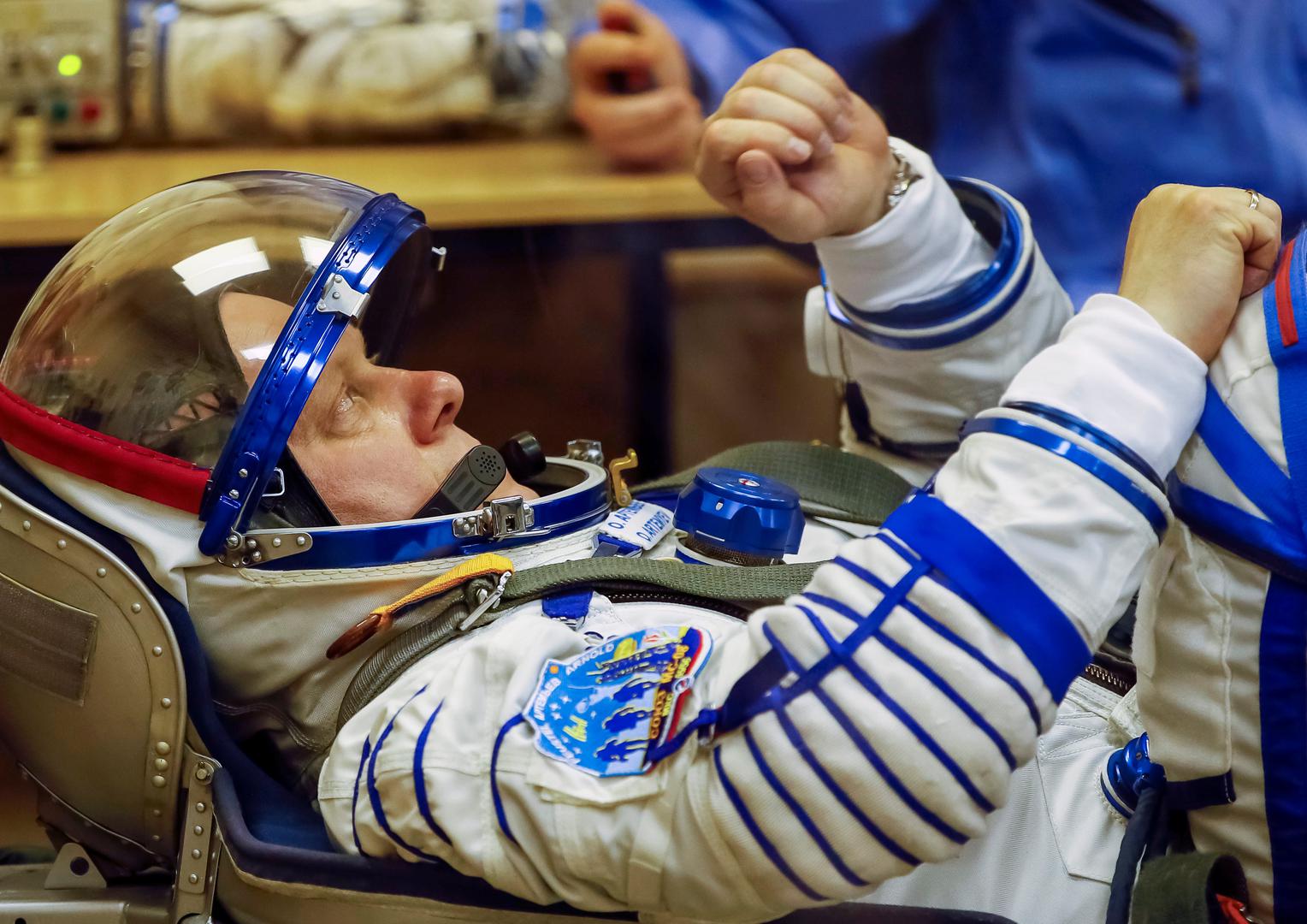 U videozapisu koji je objavila ruska državna agencija za istraživanje svemira Roskosmos Artemjev i njegov kolega Anton Škaplerov, demonstrirali svoje nogometne vještine kada su zaigrali nogomet u svemiru. Kozmonauti su se vratili na Zemlju 3. lipnja, noseći sa sobom i loptu.

