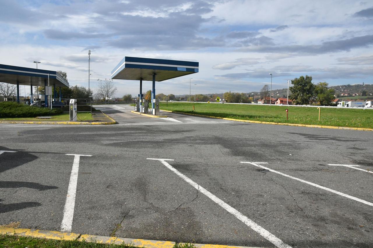 Odmorište na autocesti A3 pokraj Slavonskog Broda gdje su se na parkiralištu sukobili navijači