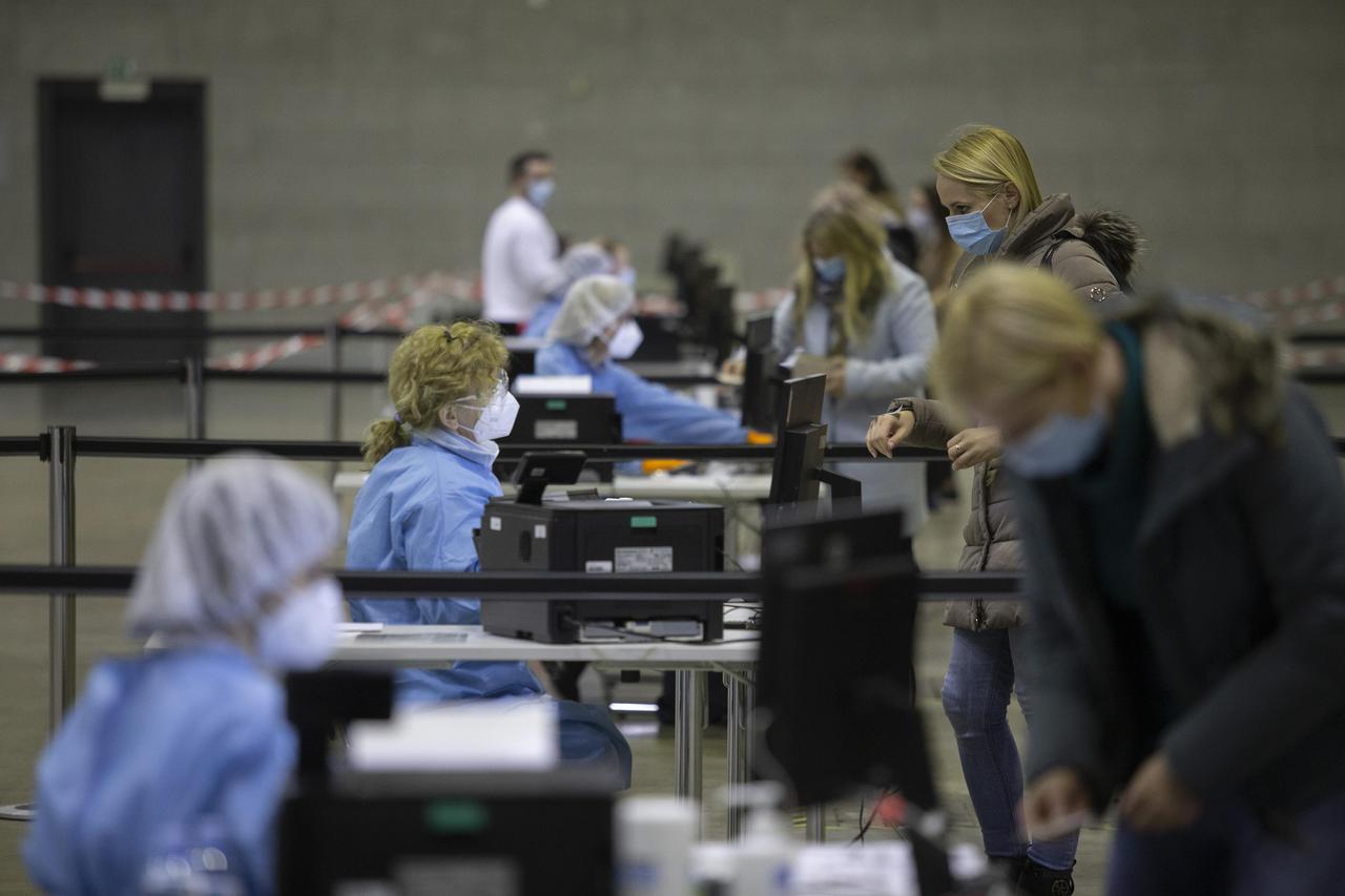 SLOVENIA-LJUBLJANA-TEACHERS-COVID-19-MASS TEST