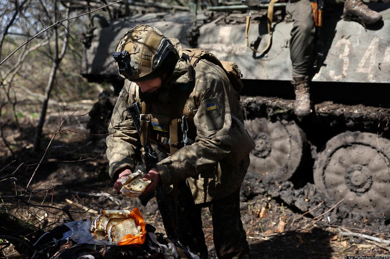 Ukrainian servicemen celebrate Easter in frontline positions near Bakhmut