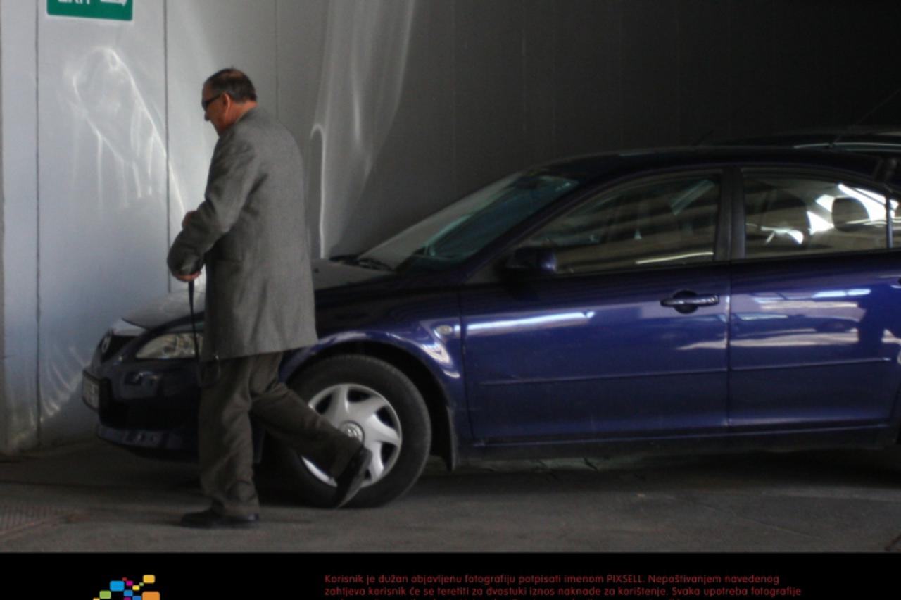 \'28.10.2010., Split - Trener Hajduka Stanko Poklepovic oko 10.20 dolazi na Poljud.  Photo: Ivo Cagalj/PIXSELL\'