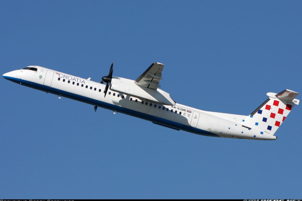 'UNU120406_avion Croatia'