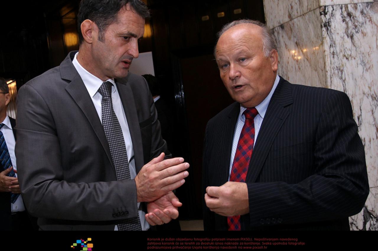 '28.09.2012., Zagreb - 5. susret kluba izvoznika odrzan je u HPB-u. Slavko Linic ministar financija, Cedo Maletic predsjednik Uprave HPB-a.  Photo: Goran Stanzl/PIXSELL'