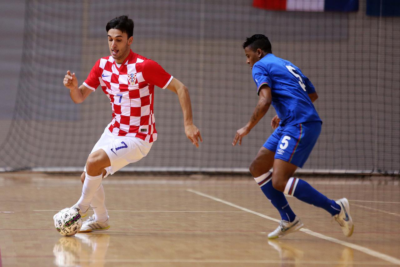 13.12.2015., dvorana Gradski vrt, Osijek - Kvalifikacijski turnir za Svjetsko prvenstvo u futsalu u Kolumbiji 2016., Hrvatska - Azerbajdzan. Franko Jelovcic, Augusto. Photo: Marko Mrkonjic/PIXSELL