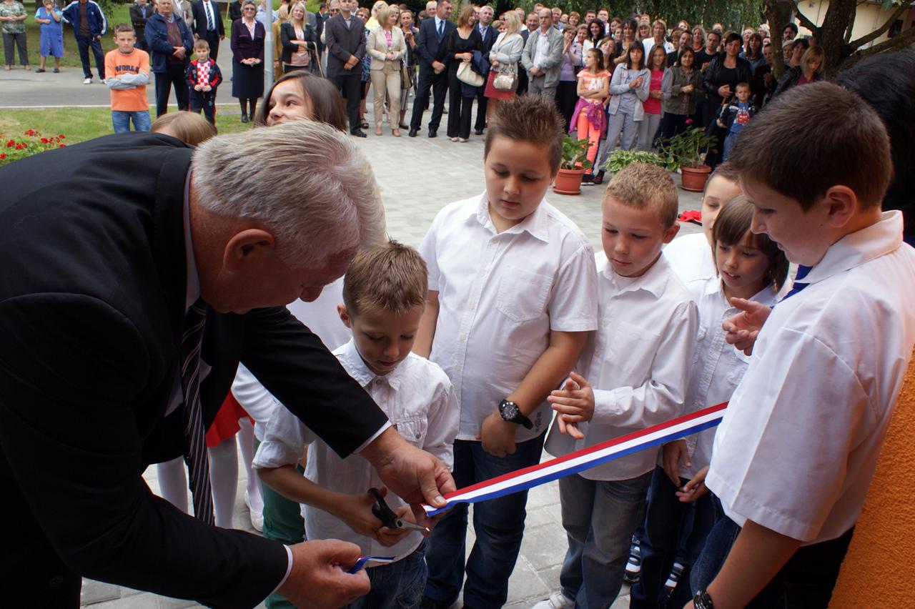 Otvorenje nove škole, portal