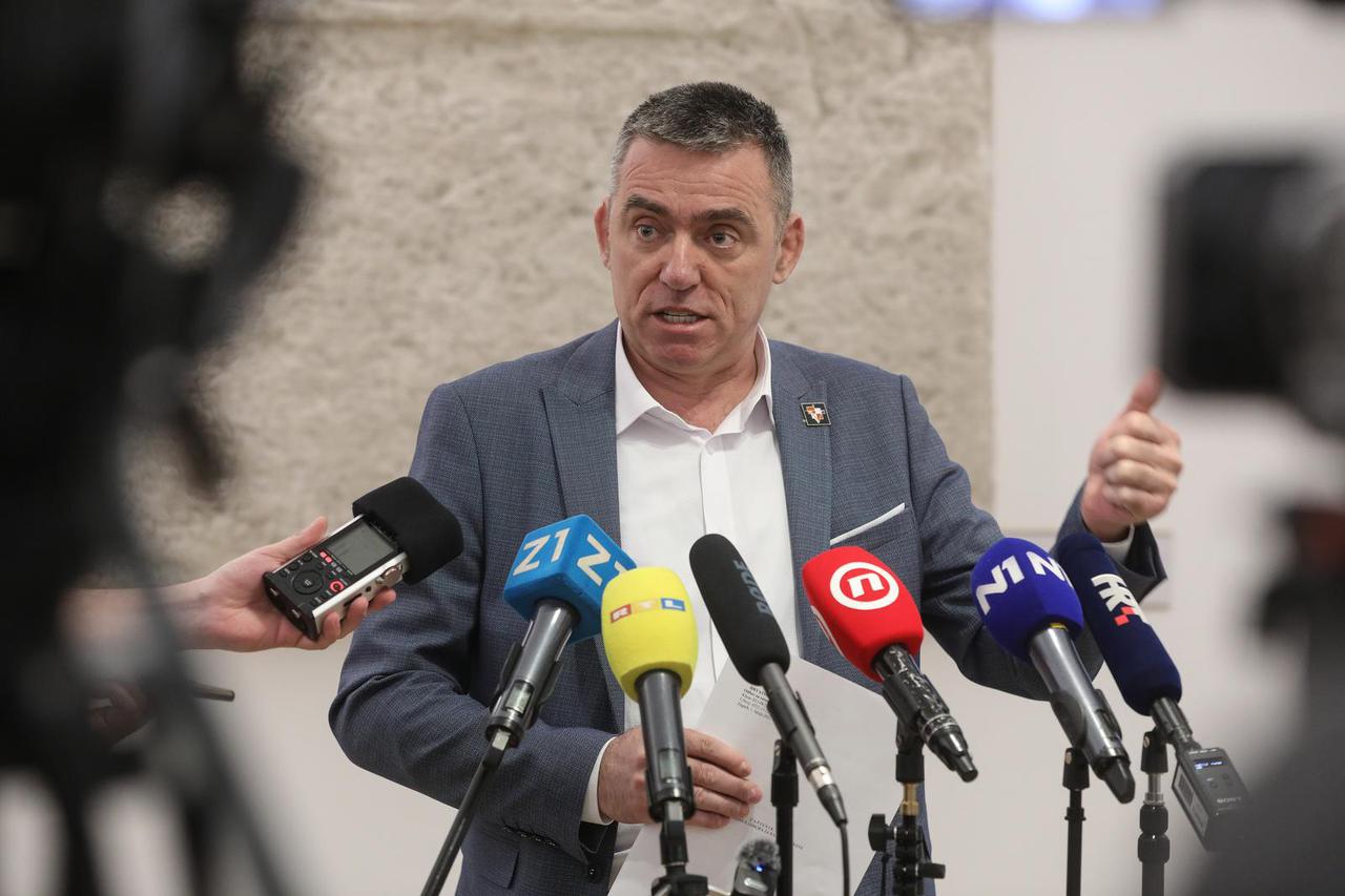 Zagreb: Stipo Mlinarić održao konferenciju za medije