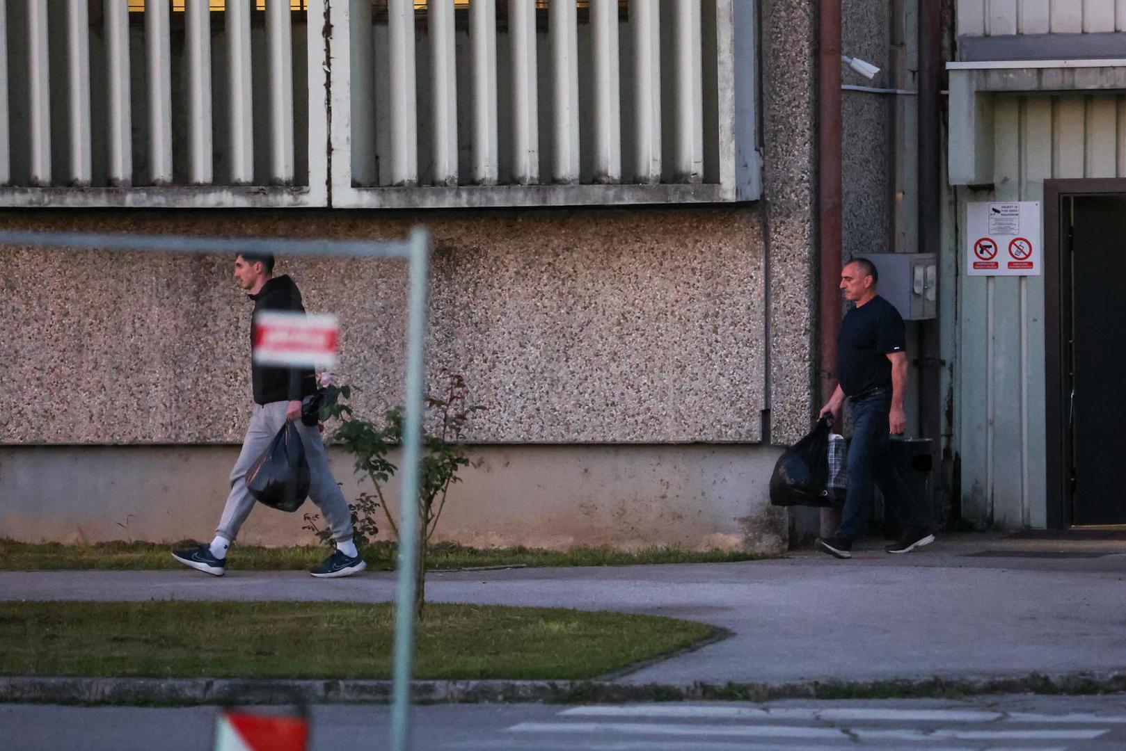 Njemu je sudac istrage prethodno odredio jednomjesečni pritvor zbog opasnosti od bijega, utjecaja na svjedoke i ponavljanja kaznenog djela.

