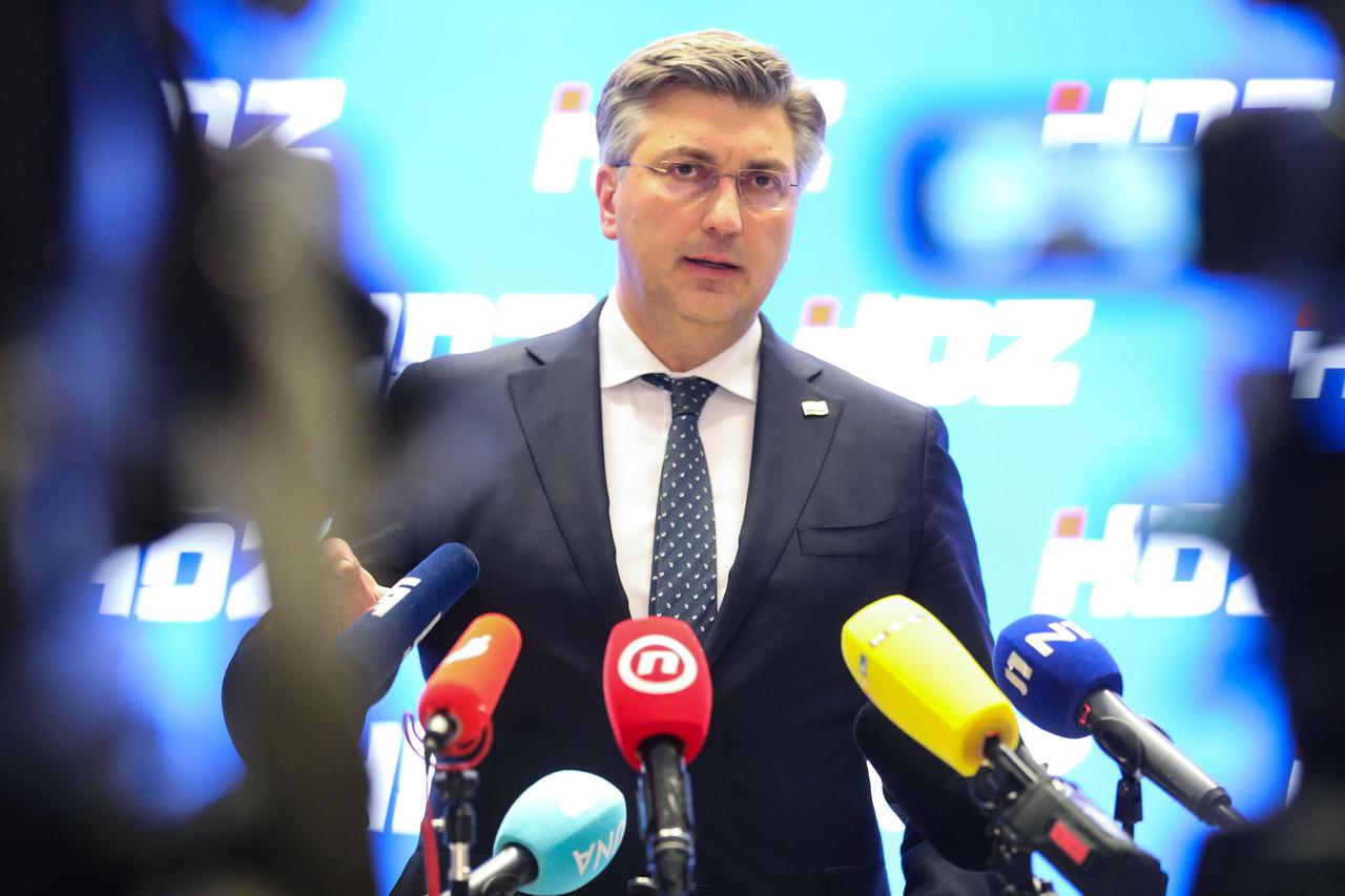 Plenković se nakon sjednice Predsjedništva i Nacionalnog vijeća HDZ-a obratio medijima