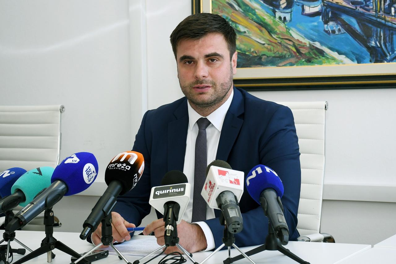 Sisak: Župan Celjak održao konferenciju povodom 100 dana obnašanja dužnosti