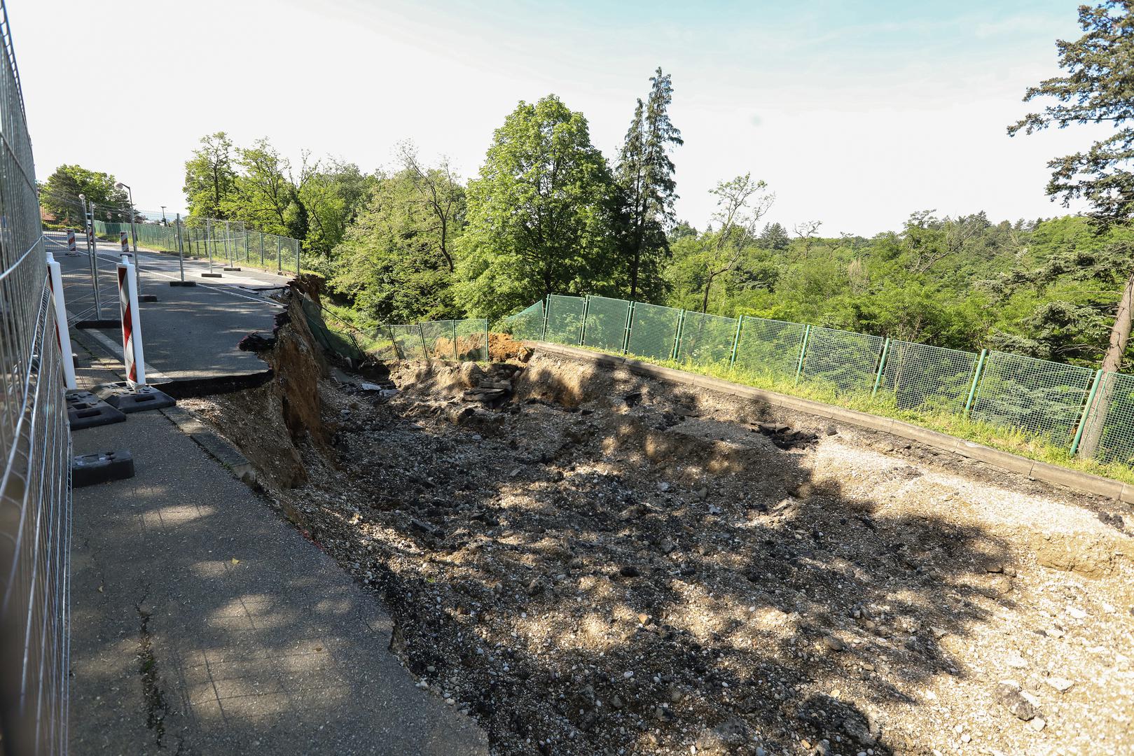 Ulica je zatvorena za sav promet, a do završetka radova vrijedit će slijedeći obilazni pravac: Pantovčak (jug) – Zelengaj – Ulica Ivana Kukuljevića – Britanski trg – Nazorova – Tuškanac – Gornje Prekrižje – Pantovčak (sjever). 