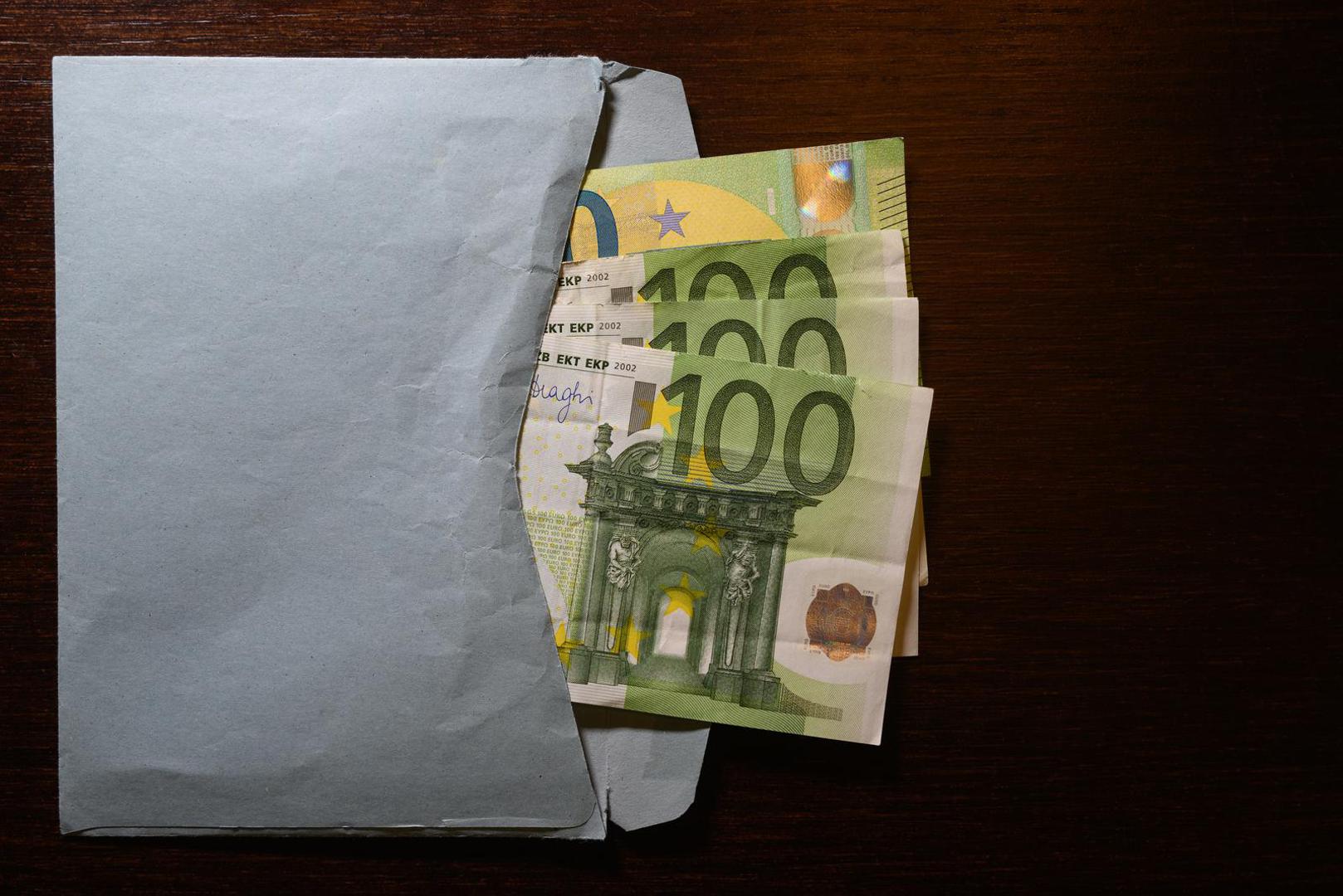 3. Korupcija - Nepovjerenje u političke institucije i vlast.