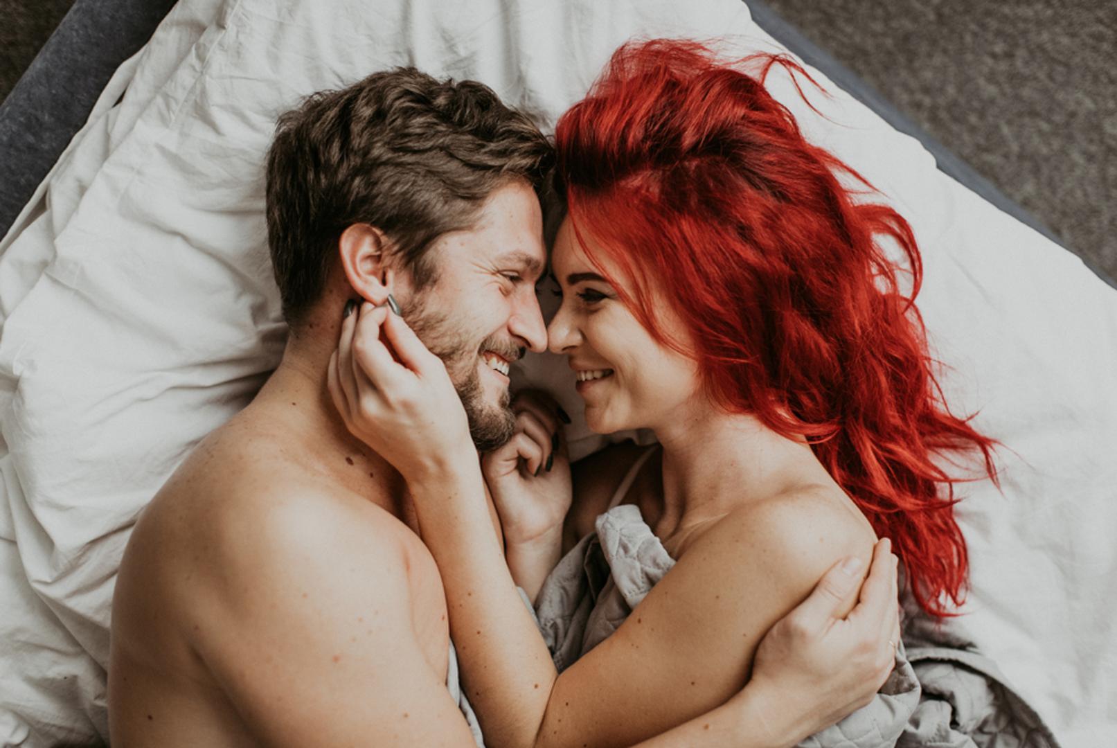 Rak i Ribe: Rak traži toplinu, nježnost i osjećaj bliskosti, dok Ribe donose romantiku, maštu i intuiciju. U ovoj kombinaciji seks često nije samo fizički, nego i emotivni 'klik' koji se osjeti u sitnicama i atmosferi. Najviše im odgovara kad jasno izgovore želje jer oboje ponekad očekuju da druga strana sama zna što im treba.