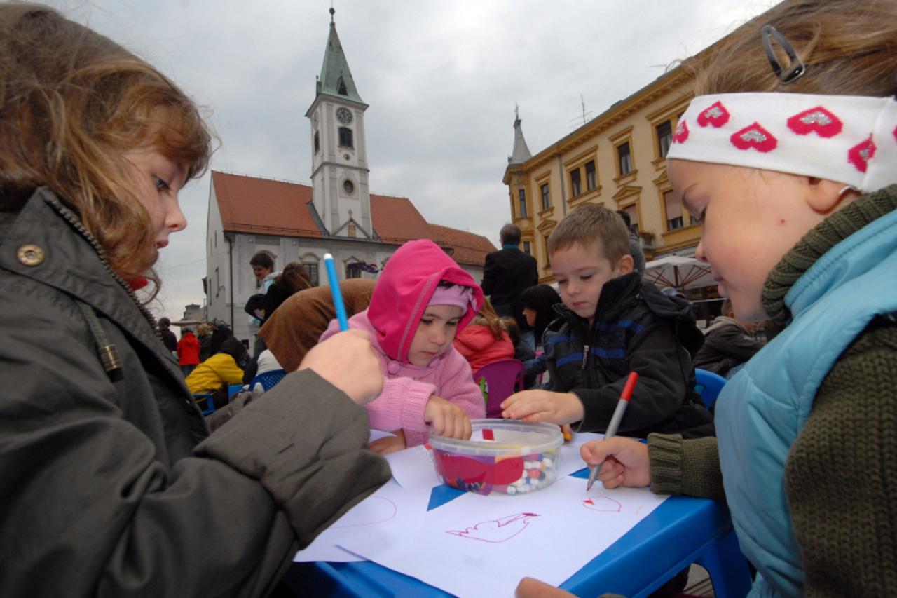 '04.10.2010. Korzo, Varazdin, Drustvo Nasa Djeca obiljezili medjunarodni djecji dan crtajuci, pjevajuci i ostalim radionicama Photo: Marko Jurinec/PIXSELL'