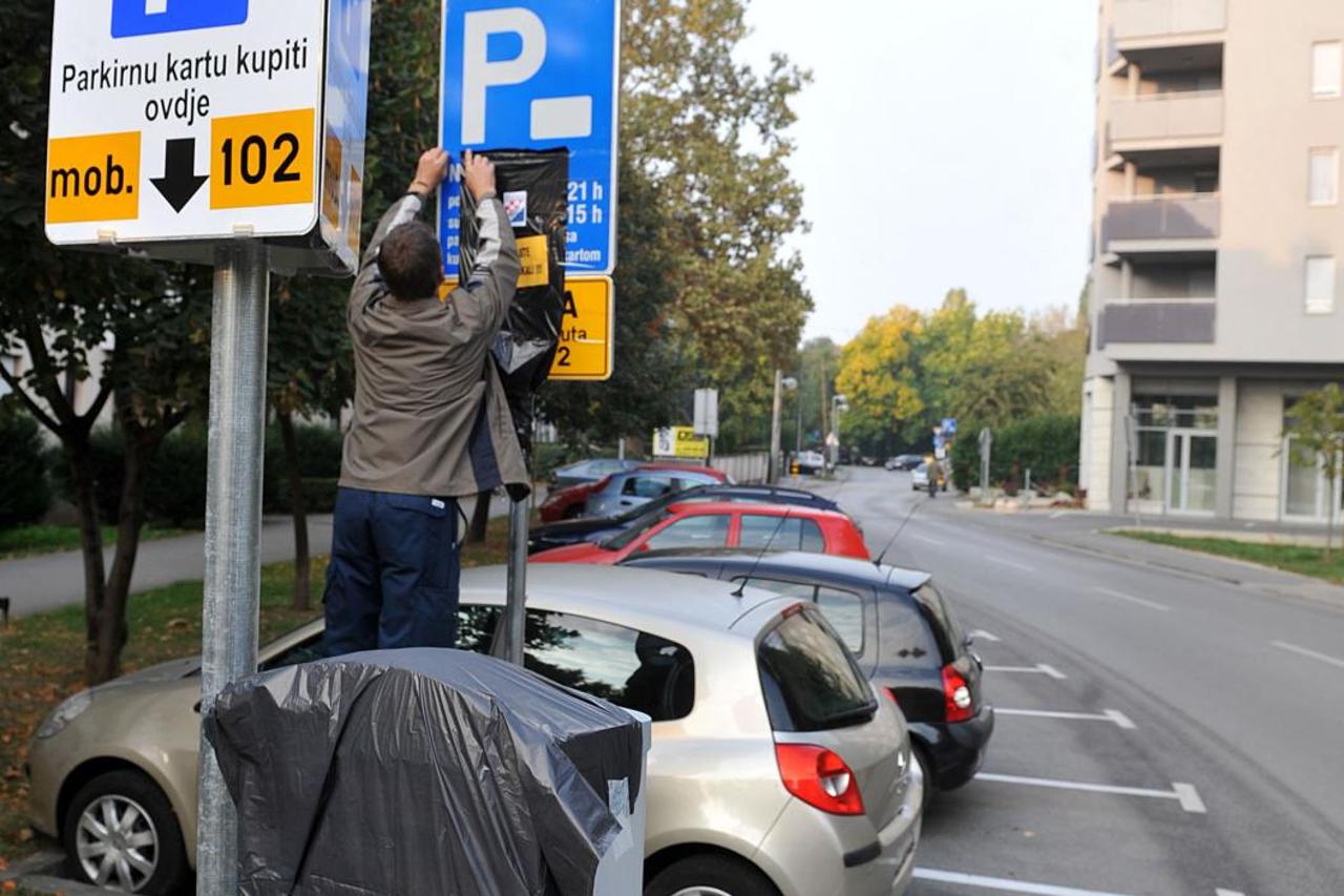 Zagreb: Stanovnici Vrbika zbog naplate parkinga oblijepili automate u 2. zoni