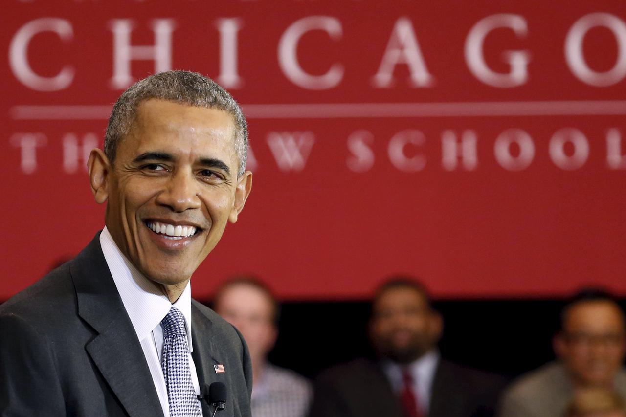 U.S. President Barack Obama speaks about the Supreme Court to students  at the University of Chicago Law School, where Obama taught constitutional law for over a decade, in Chicago April 7, 2016.    REUTERS/Kevin Lamarque 