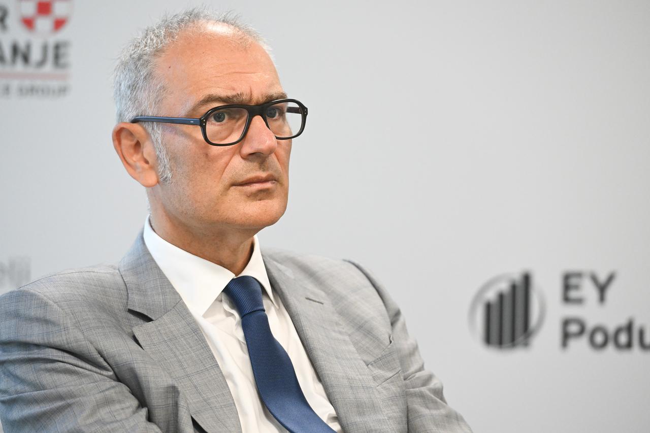 Zagreb: U HUP-u je održana panel rasprava Što ulazak u eurozonu donosi hrvatskim poduzetnicima?