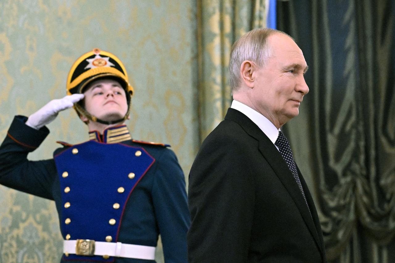 Russia's President Vladimir Putin and Myanmar's military chief Min Aung Hlaing meet in Moscow