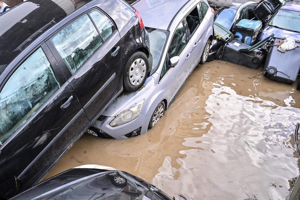 Posljedice velikih poplava u Rive De Gieru u blizini Lyona
