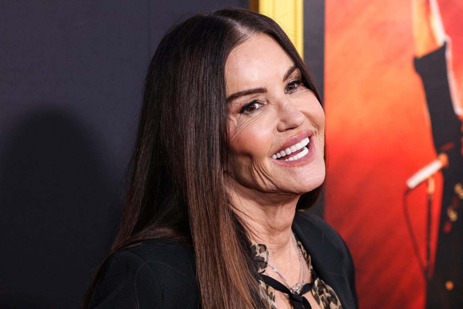 Njezina ovisnost o estetskim zahvatima stvorila joj je i financijske probleme zbog kojih je morala proglasiti bankrot prije deset godina. 