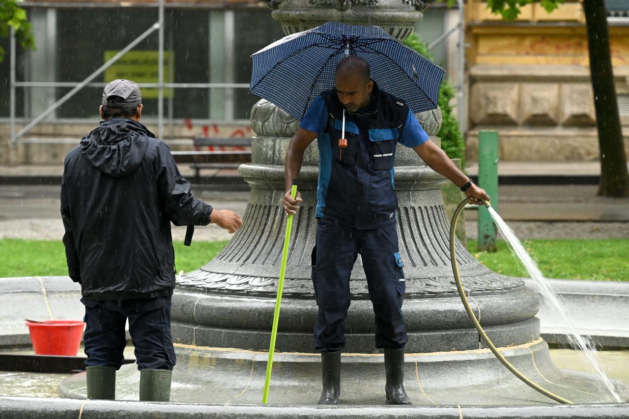 Zagreb: Čišćenje fontane u parku Zrinjevac